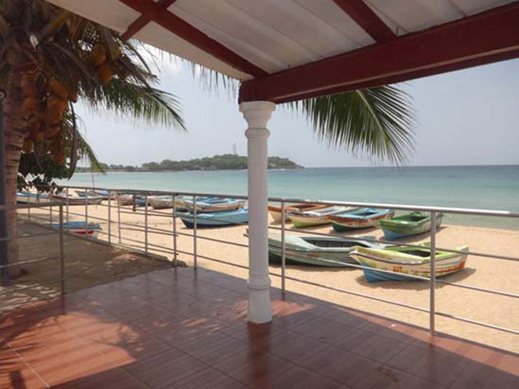 Dutch Bay Beach Cottages Trincomalee Bagian luar foto