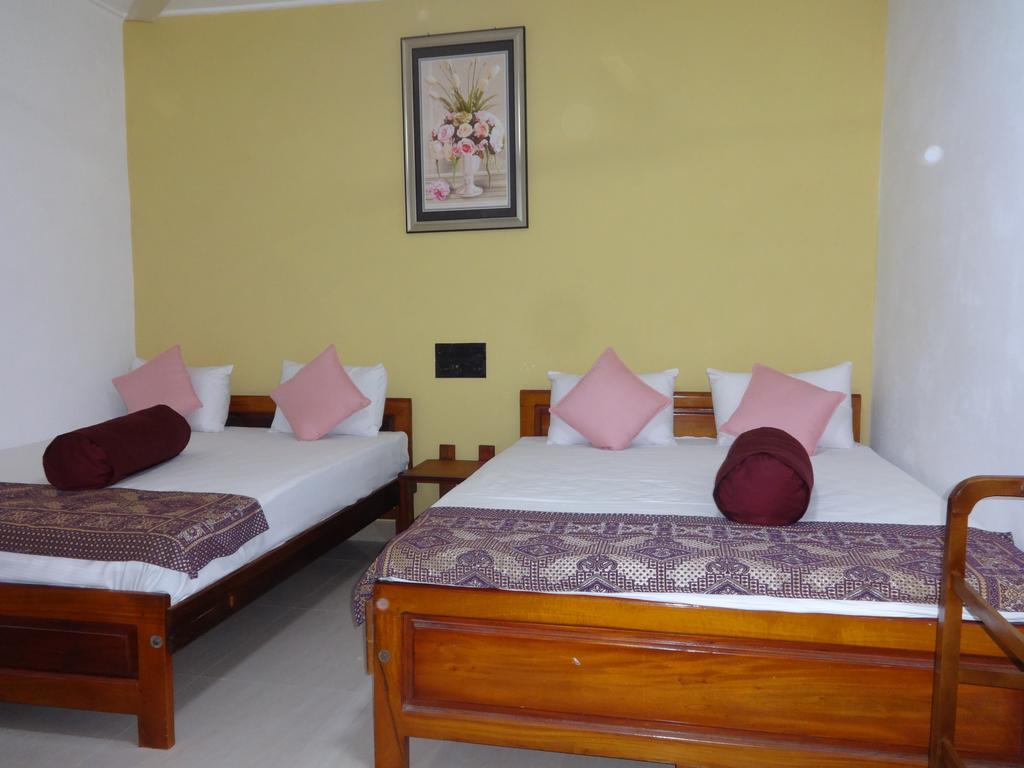 Dutch Bay Beach Cottages Trincomalee Bagian luar foto