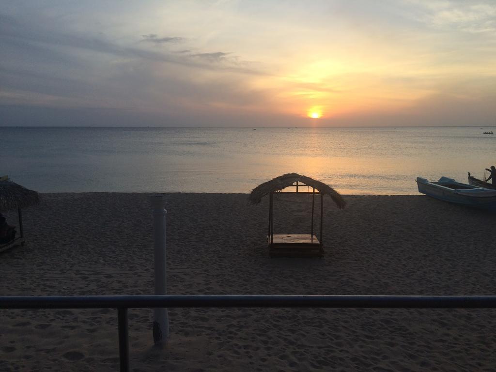 Dutch Bay Beach Cottages Trincomalee Bagian luar foto